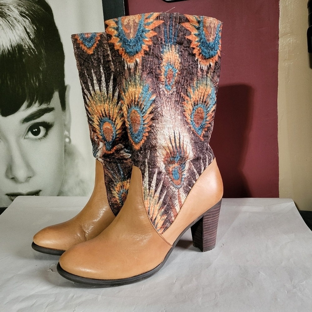 WOMANS ELITE BY CORKYS EMBROIDERED PEACOCK BOOTS SZ 9